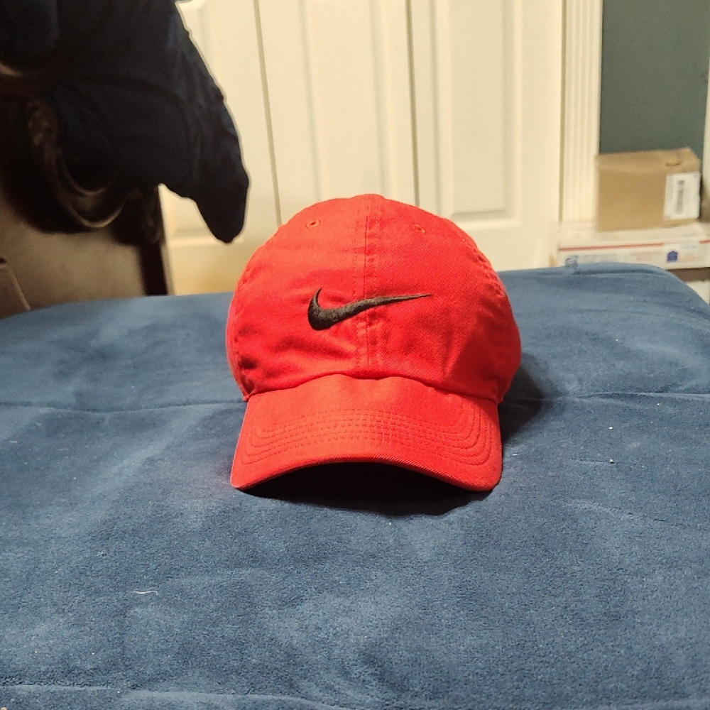 Nike Red Heritage 86 Dri-Fit Baseball Cap